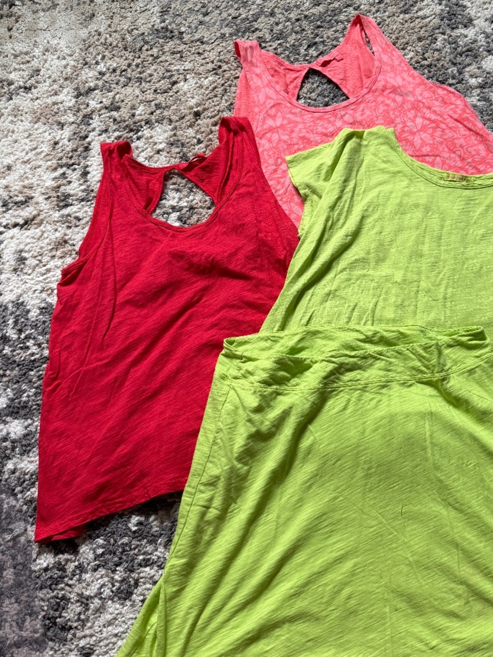 4 FRESH PRODUCE, 3 TOPS, 1 SKIRT. OS AND XL